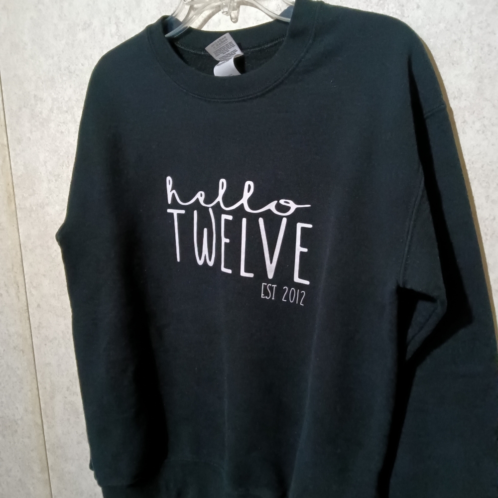 Gildan (Heavy Blend) black "hello Twelve est. 2012 sweatshirt size small - Picture 8 of 8